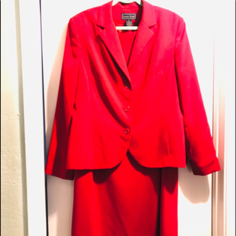 Laura Scott Women Suit